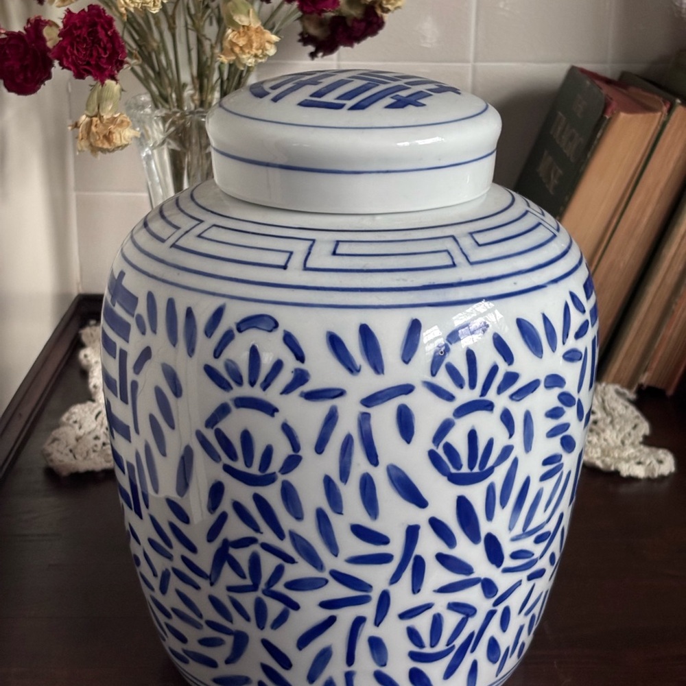 Vintage Blue and White Double Happiness Ginger Jar - Picture 5 of 8
